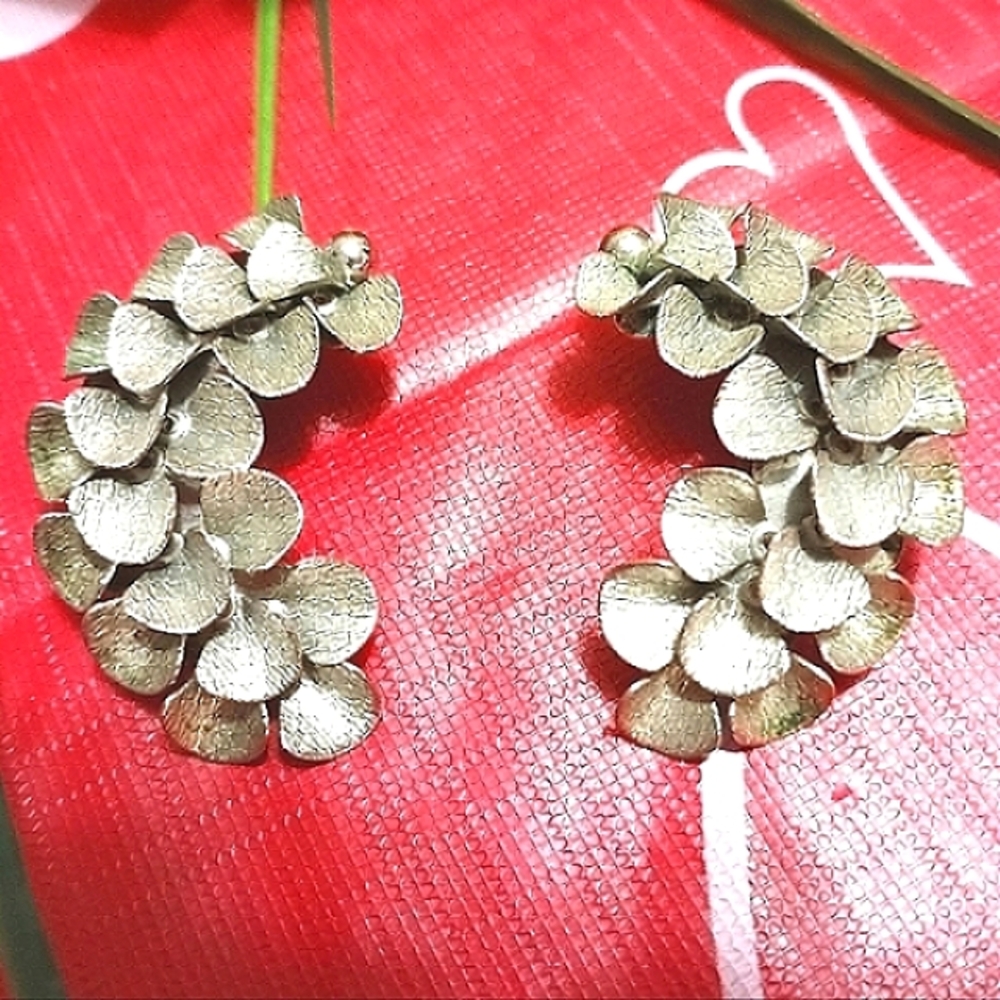 🌹Vintage Brushed Silver Flower Clip Earrings🌹